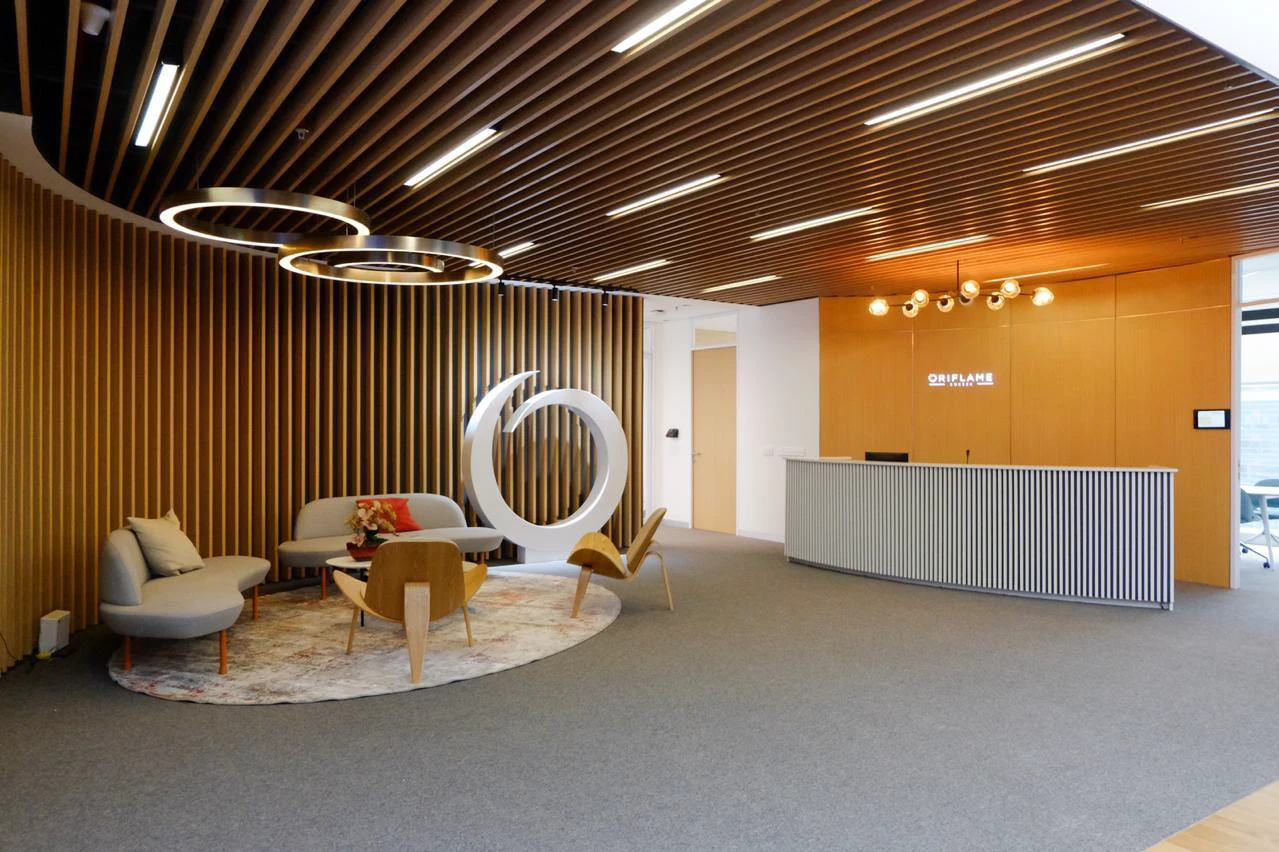 Oriflame — Product and meeting area